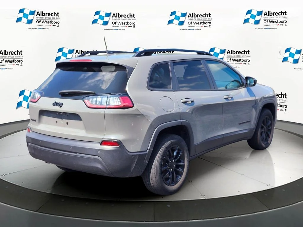 Used 2023 Gray Jeep Altitude image 5