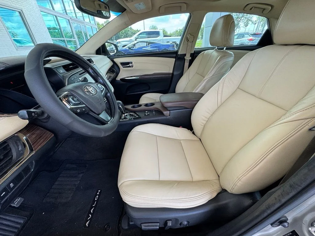 Used 2015  Toyota XLE Premium image 11