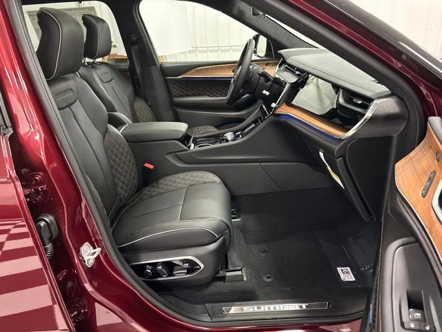 New 2026 Velvet Red Pearl-Coat Exterior Paint Jeep Summit image 40