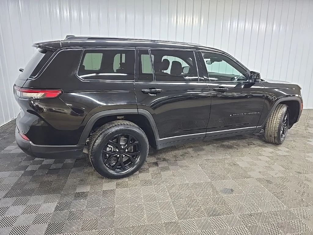 Used 2024 Black Jeep Altitude image 3