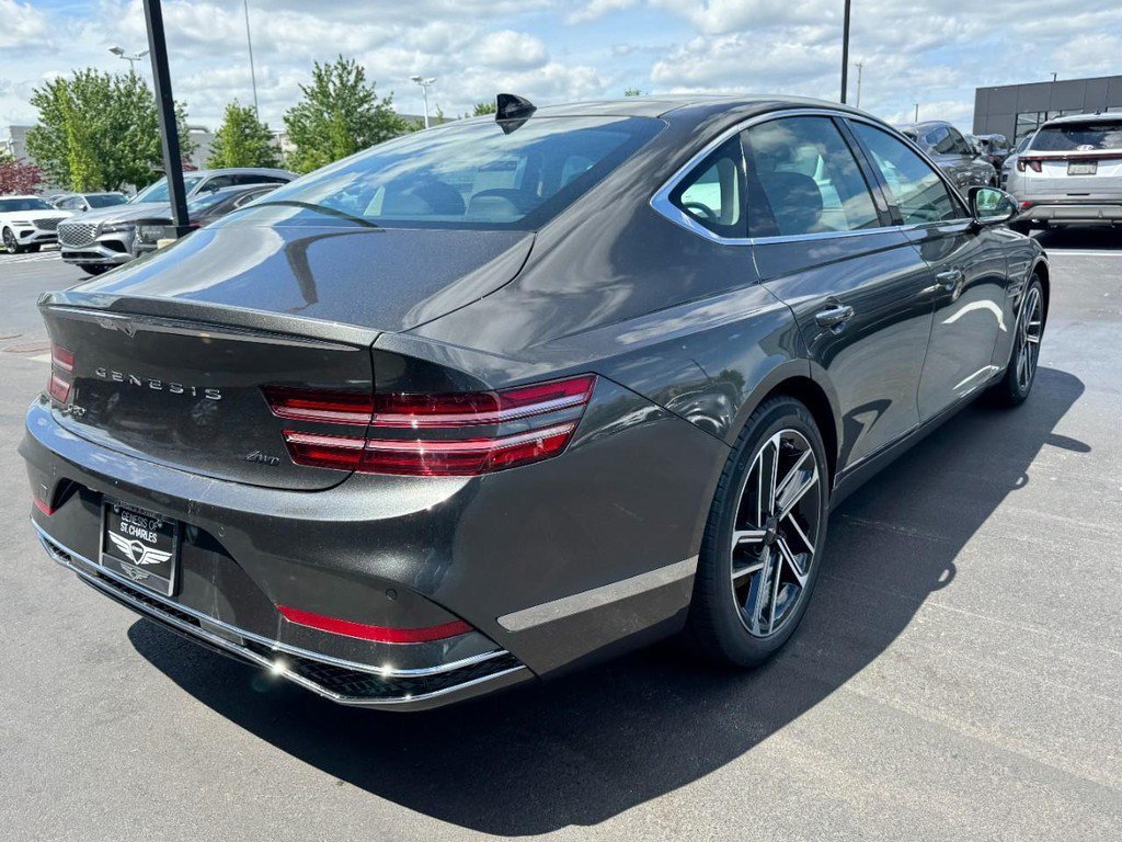 Used 2026 Makalu Gray Genesis 2.5T Advanced image 3