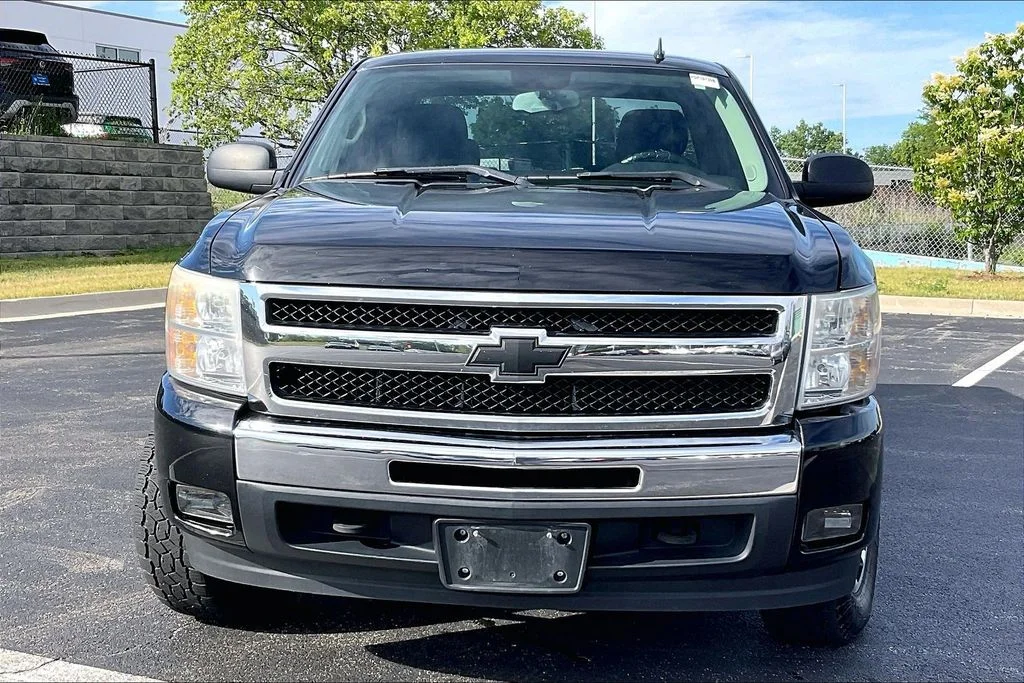 Used 2011 Chevrolet Silverado 1500 LT with VIN 1GCRCSE05BZ294223 for sale in Palatine, IL