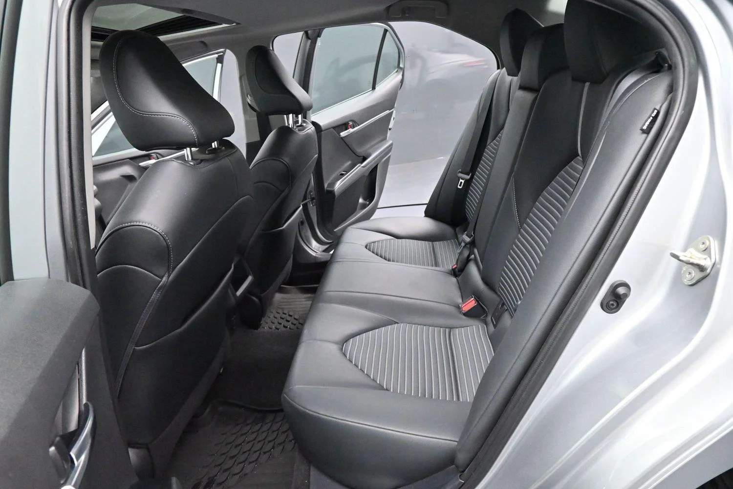 Used 2020 Celestial Silver Metallic Toyota SE image 29