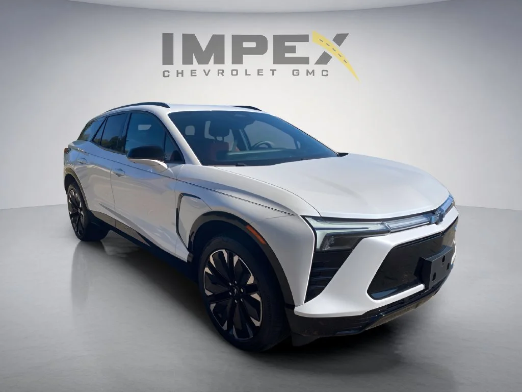 Used 2024 Iridescent Pearl Tricoat Chevrolet RS image 7