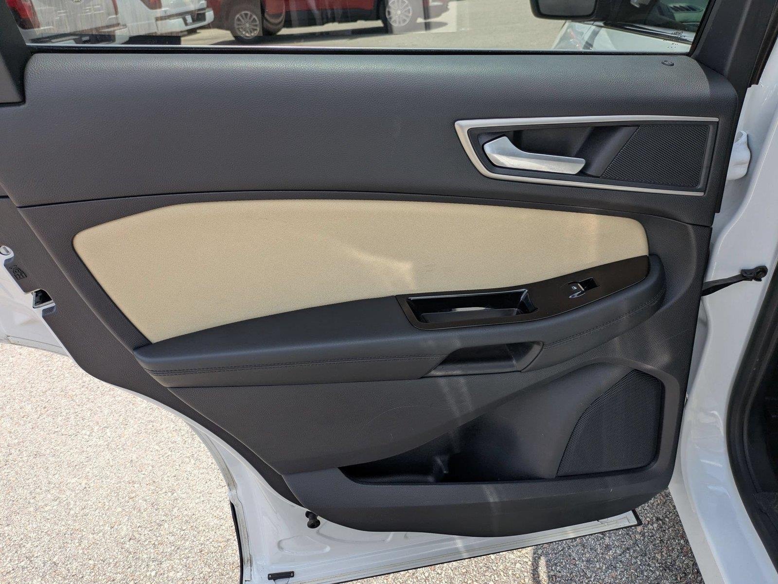 Used 2019  Ford SEL image 24