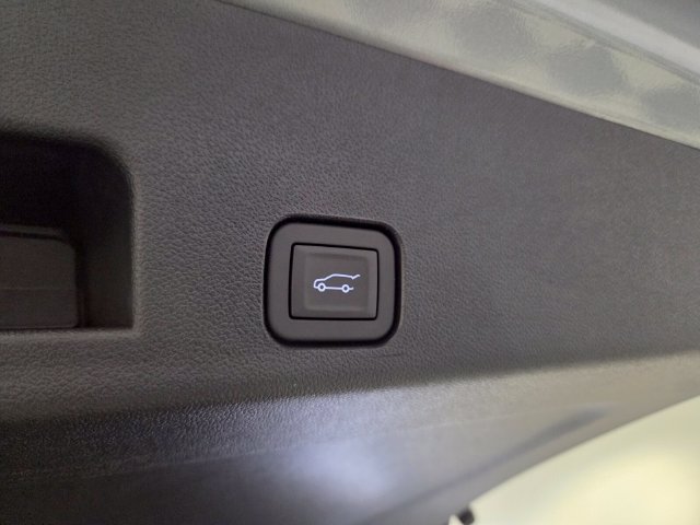 2027 Chevrolet Traverse RS - Photo 16