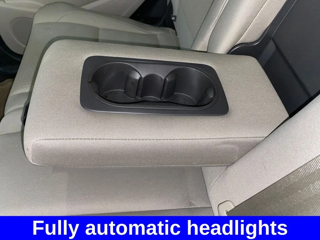 Used 2017 Red Ford SE image 11