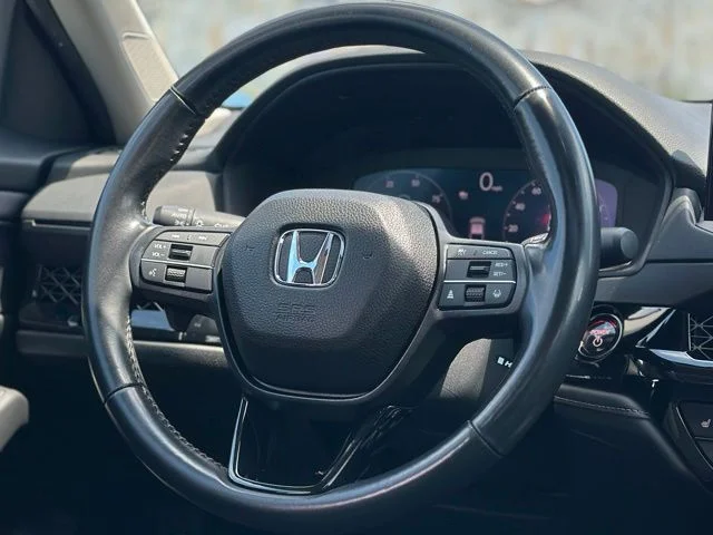 Used 2024  Honda EX-L image 24