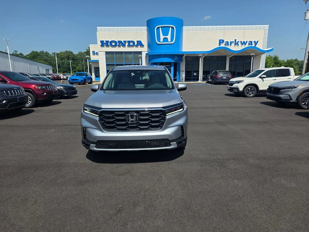 Certified Used 2025 Lunar Silver Metallic Honda EX-L image 8