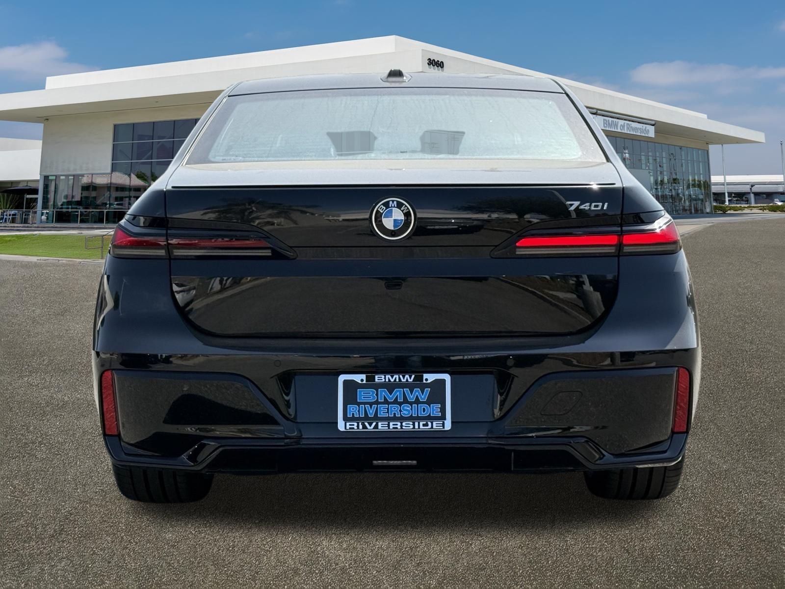 New 2026 Black Sapphire Metallic BMW 740i image 9