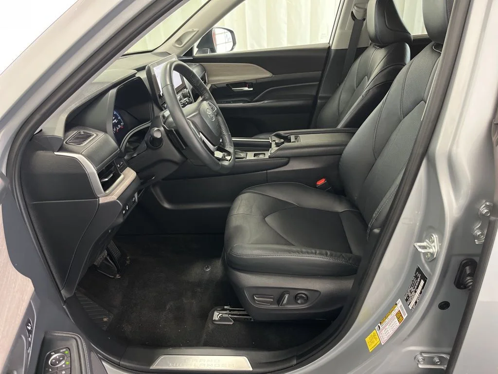 Used 2024 Silver Toyota Platinum image 4