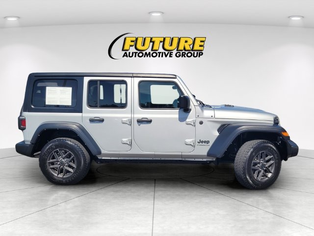 Used 2024 Silver Jeep Sport S image 3