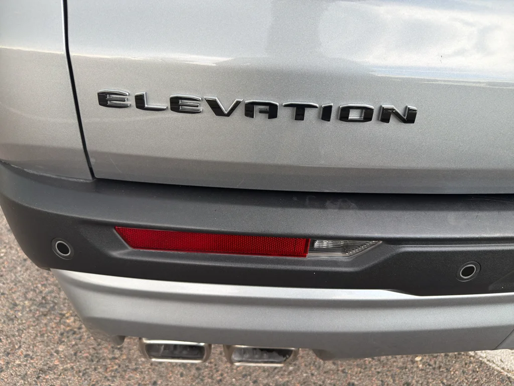 Used 2025 Sterling Metallic GMC AWD Elevation image 37