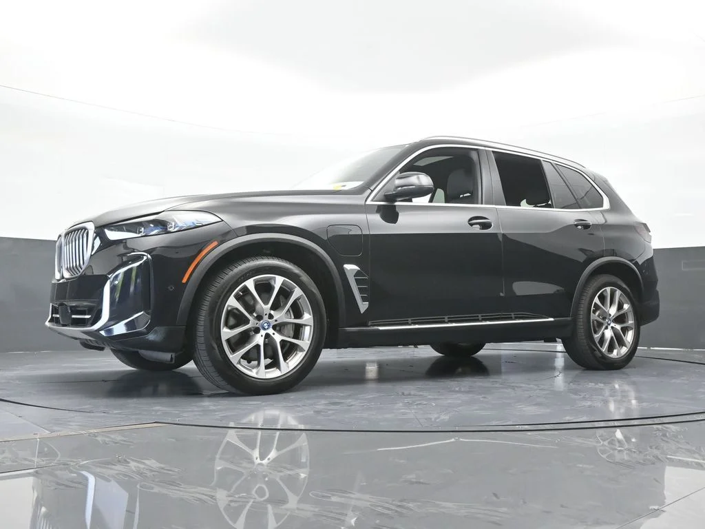 Used 2025 Black Sapphire Metallic BMW xDrive50e image 62