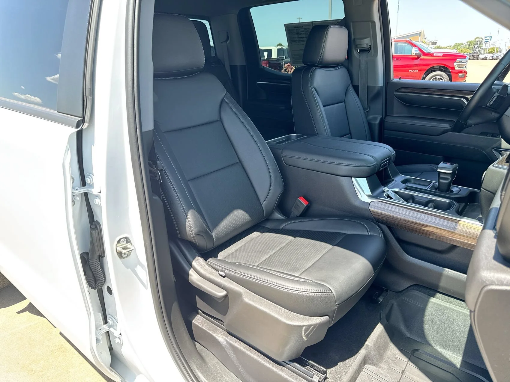 Used 2024 Summit White Chevrolet RST image 25