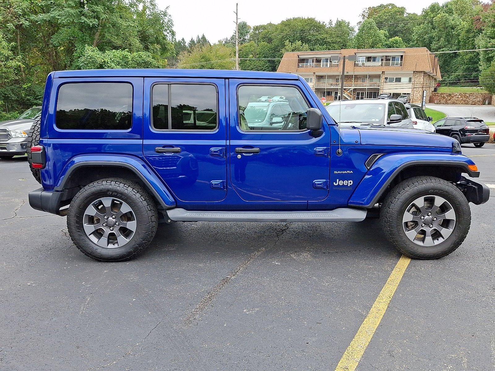 Certified Used 2019 Ocean Blue Metallic Clearcoat Jeep Sahara image 7