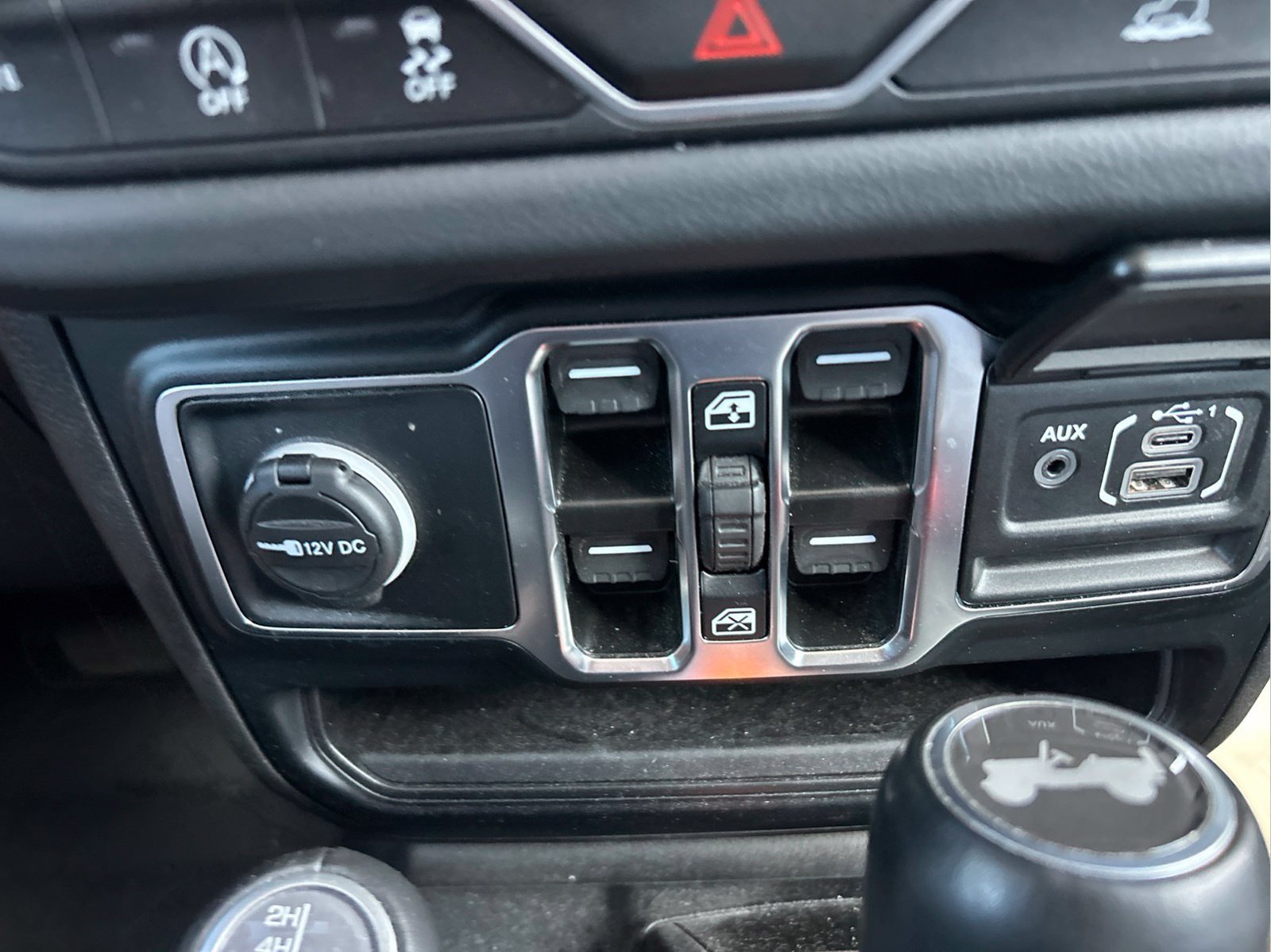 Used 2024 Blue Jeep Sahara image 31