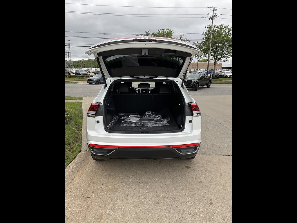 New 2026 Opal White Pearl Volkswagen SE 4Motion image 5
