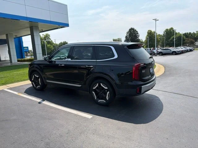 Used 2024 Black Kia S image 4