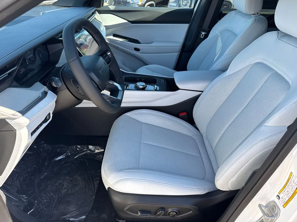 New 2026 White Jeep Laredo image 25
