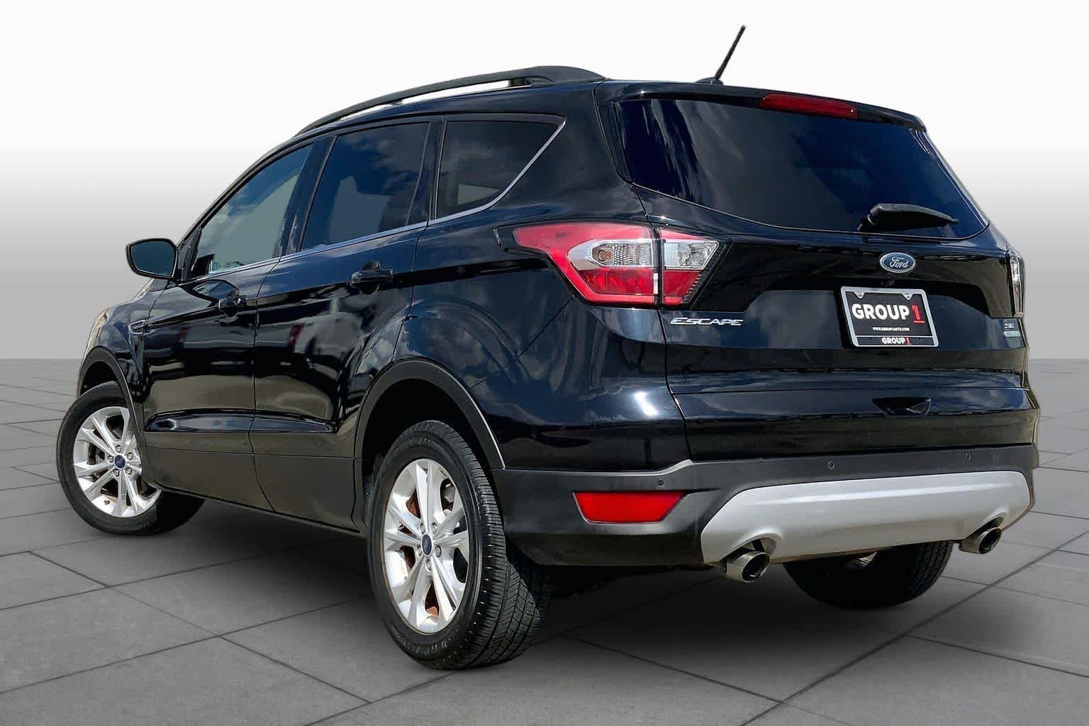 Used 2017 Shadow Black Ford SE image 12