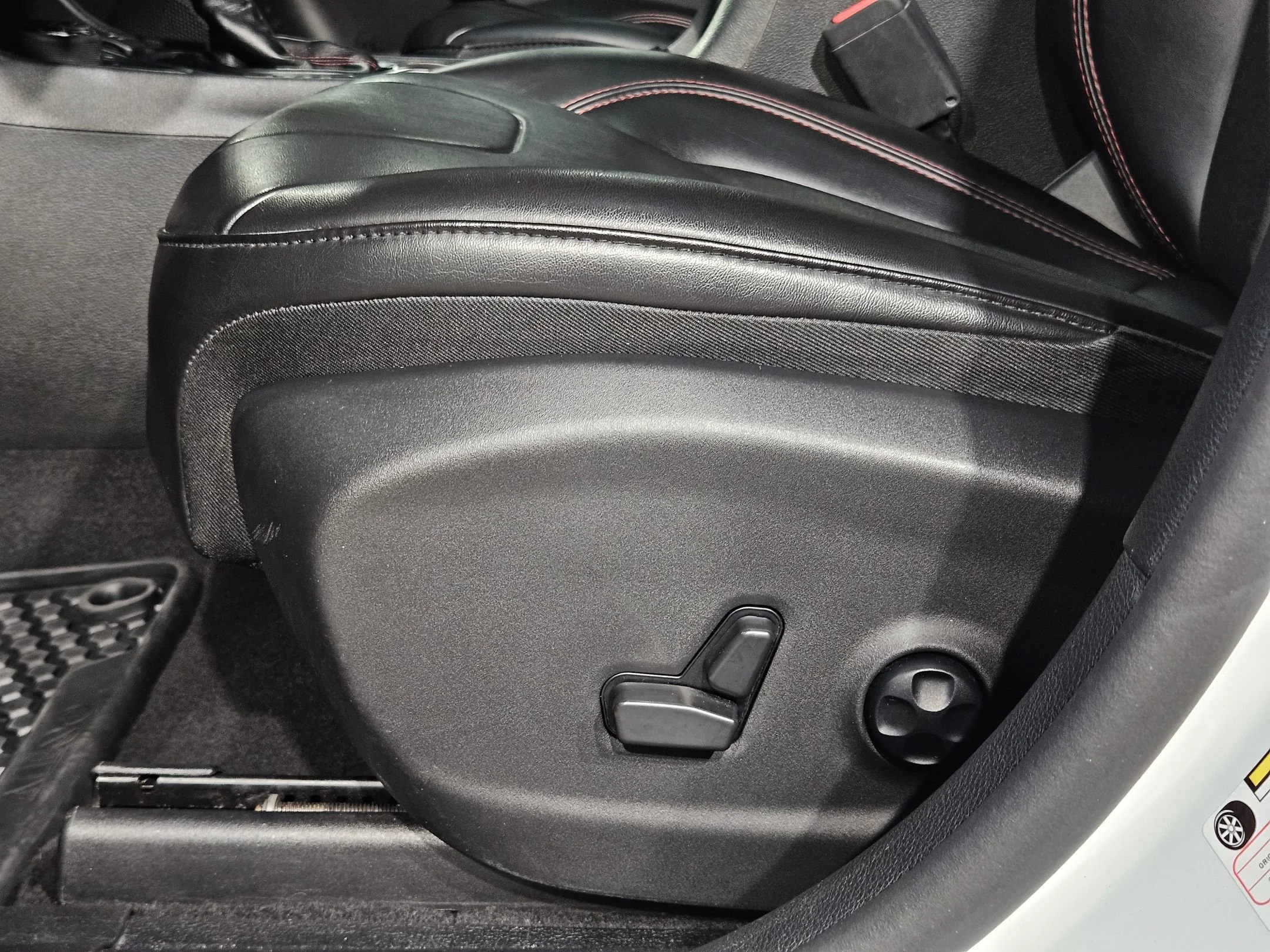 Used 2021 Bright White Clearcoat Jeep Trailhawk image 23