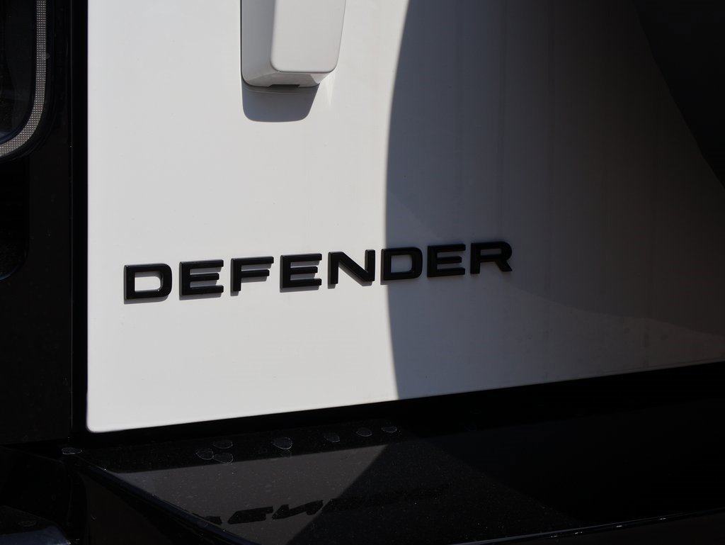 Used 2025 Fuji White Land Rover V8 image 7