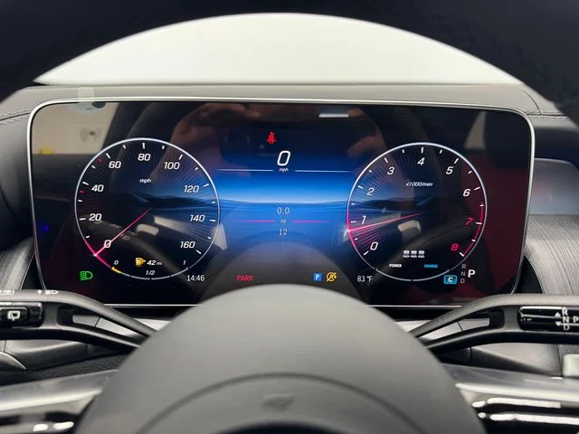 New 2027 White Mercedes-Benz GLC 300 image 2