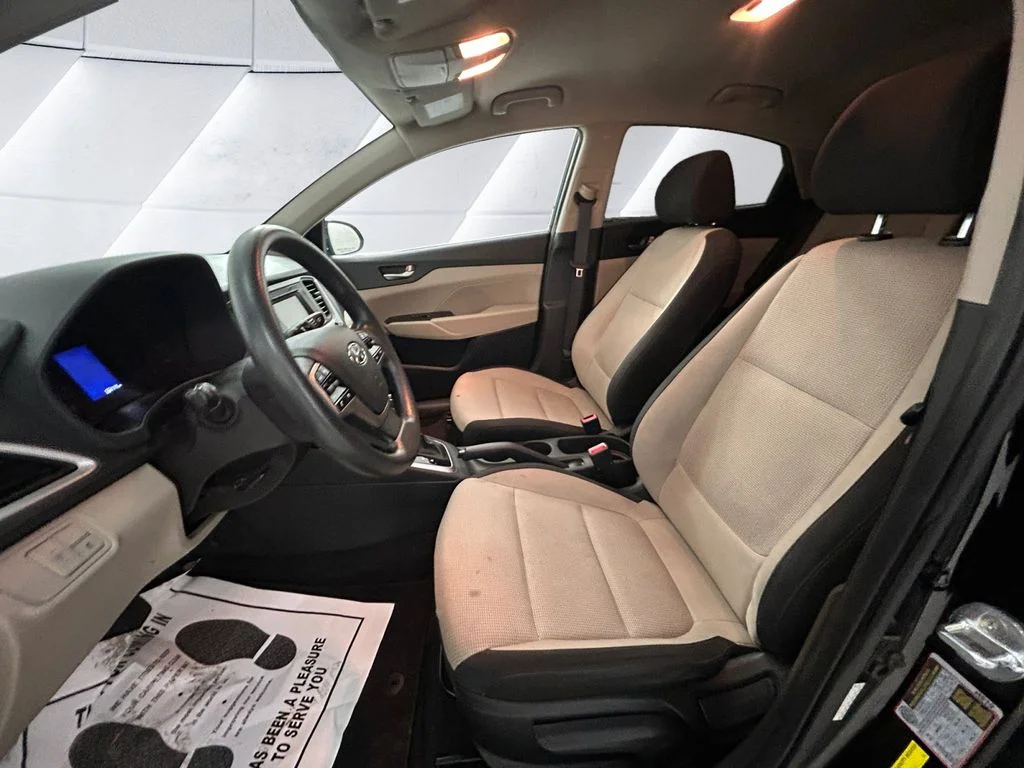Used 2021 Black Hyundai SE image 7