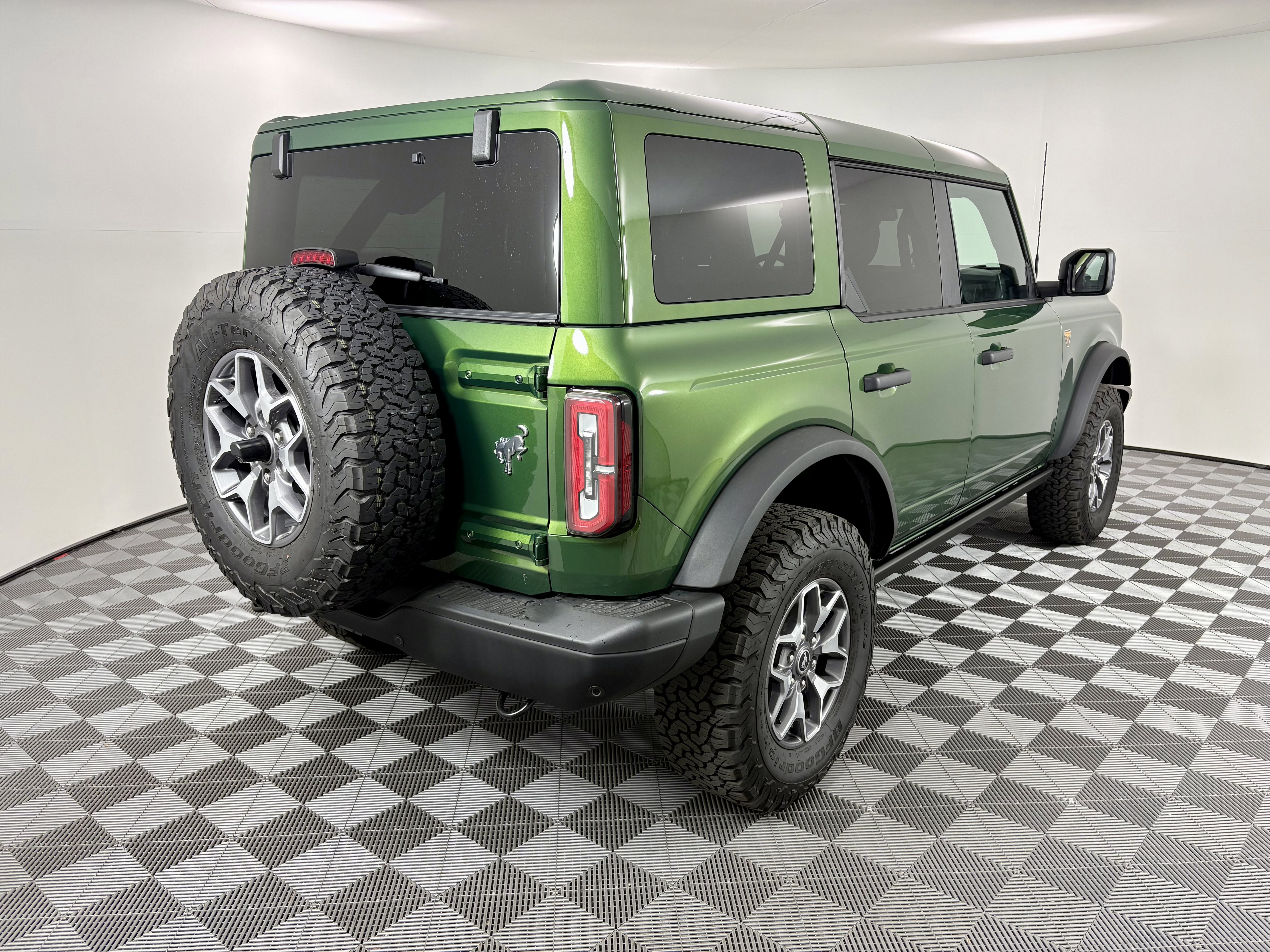 Used 2025 Green Metallic Ford Badlands image 5