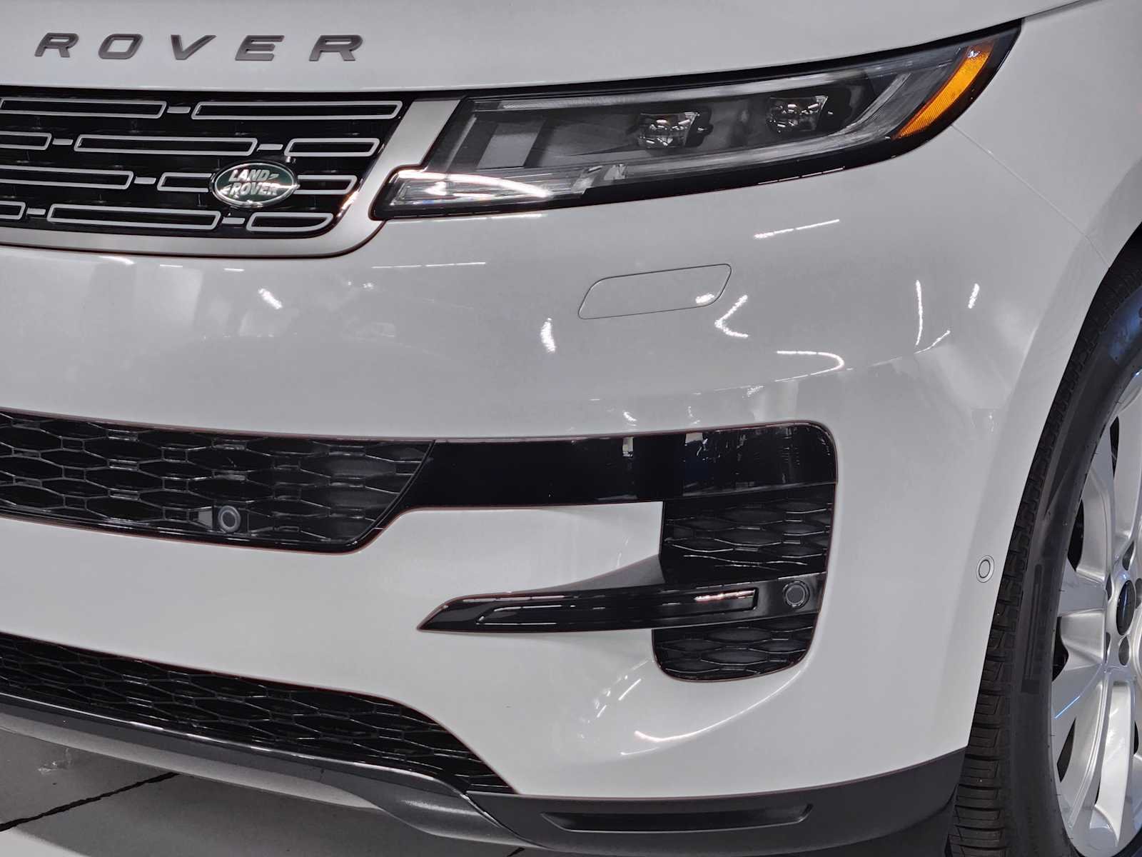 New 2027 Fuji White Land Rover SE image 12