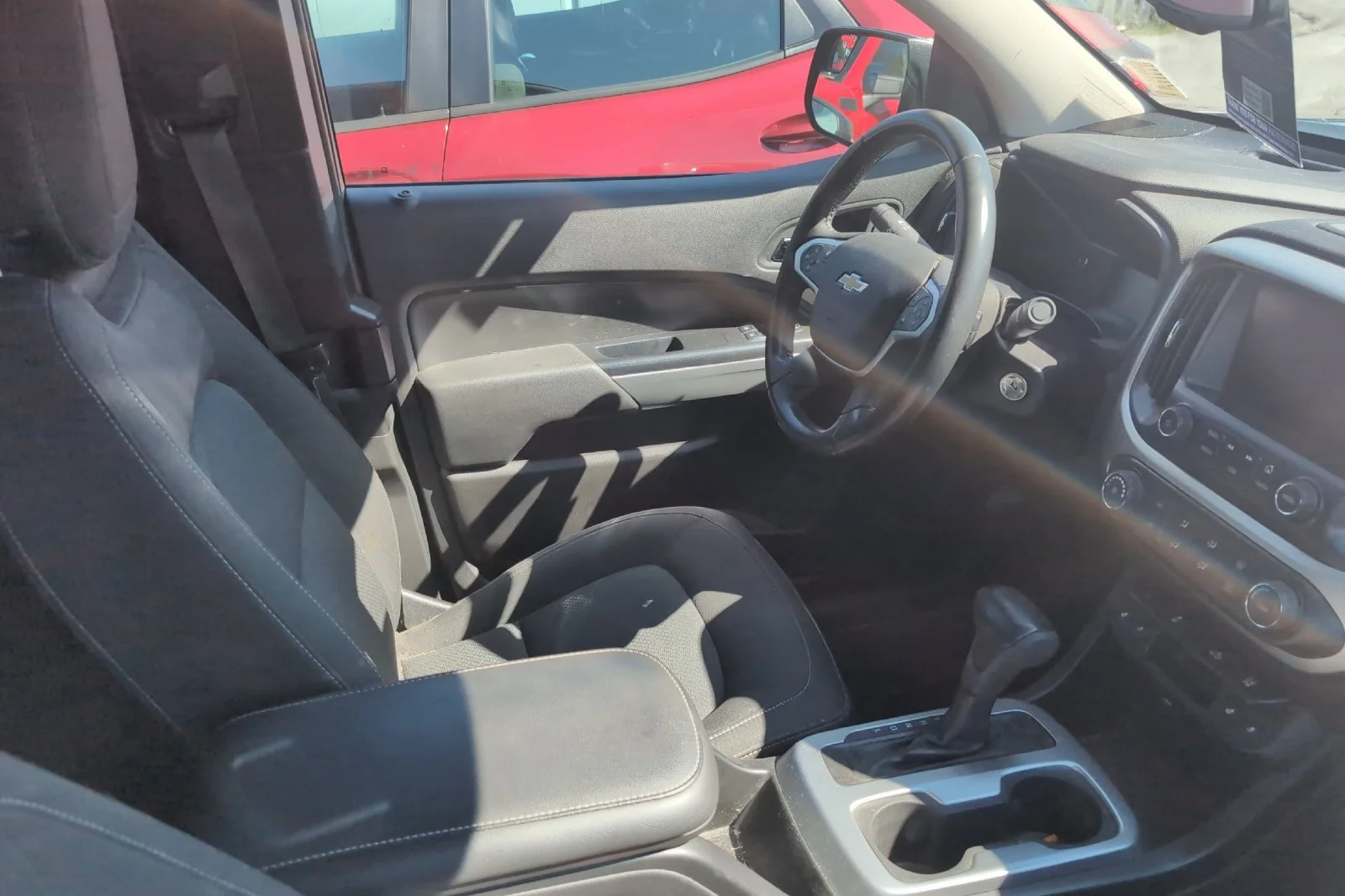 Used 2018 SATIN STEEL METALLIC Chevrolet 4WD LT image 5