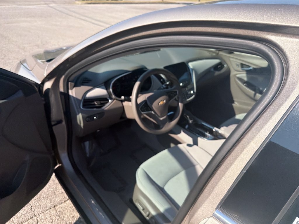 Used 2025 Gray Chevrolet LT image 15