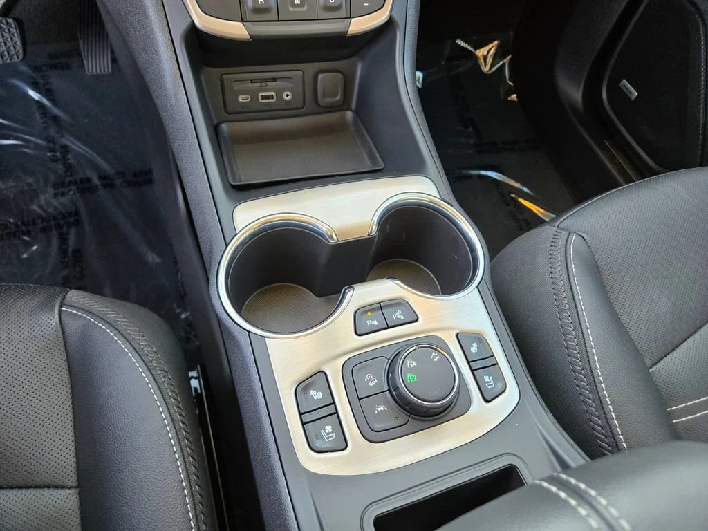 Used 2023 WHITE FROST TRICOAT GMC Denali image 22