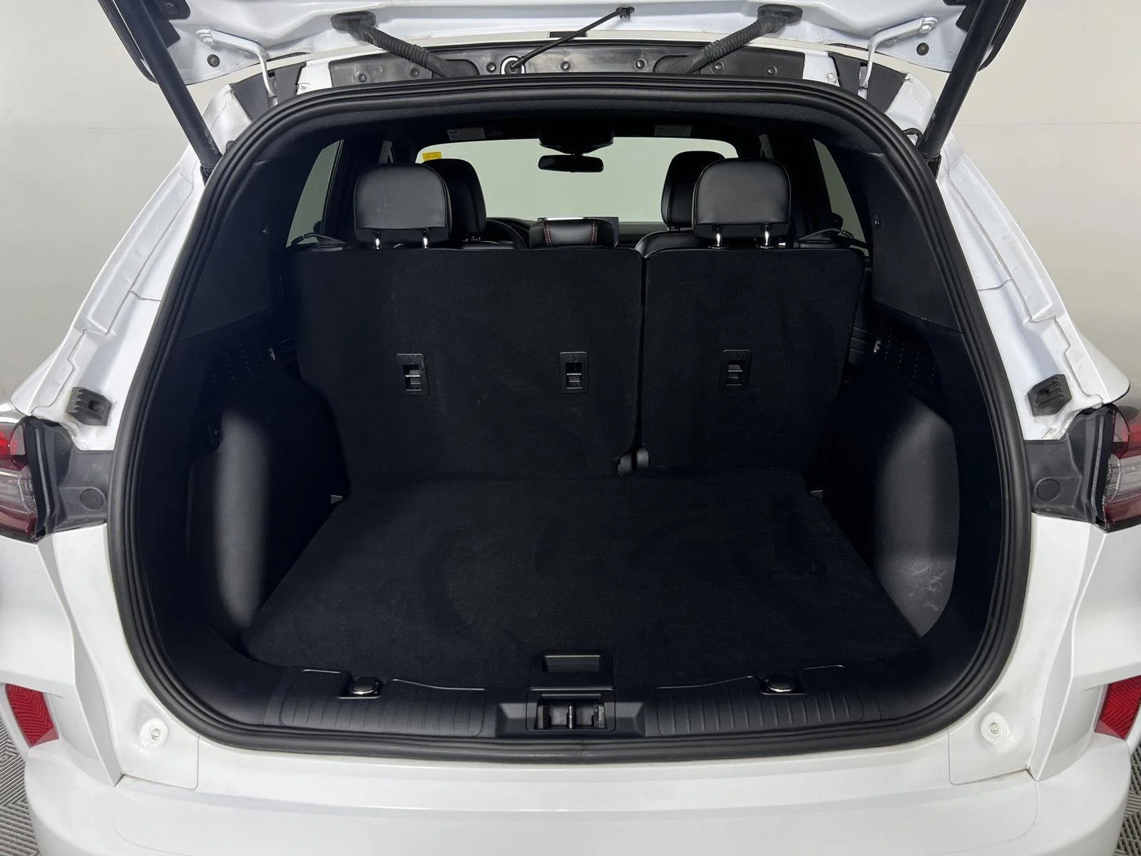 Used 2023 Oxford White Ford ST-Line image 22