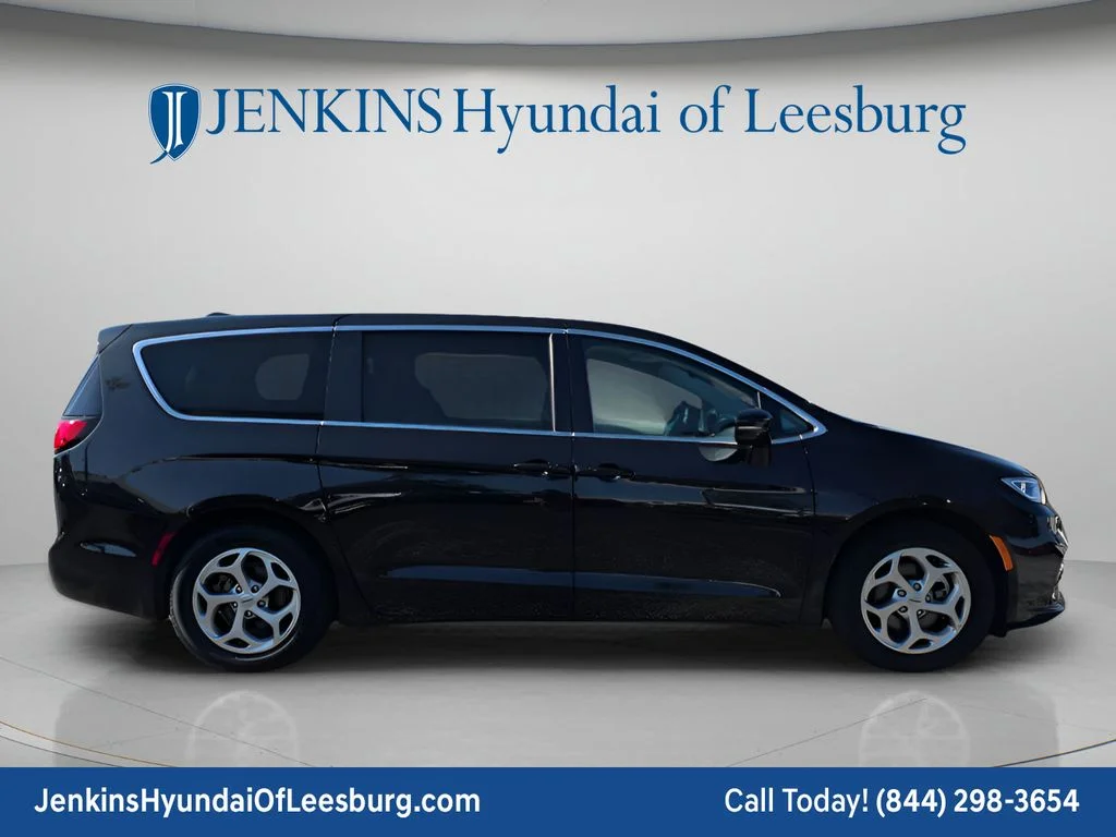 Used 2024 Black Chrysler Limited image 2