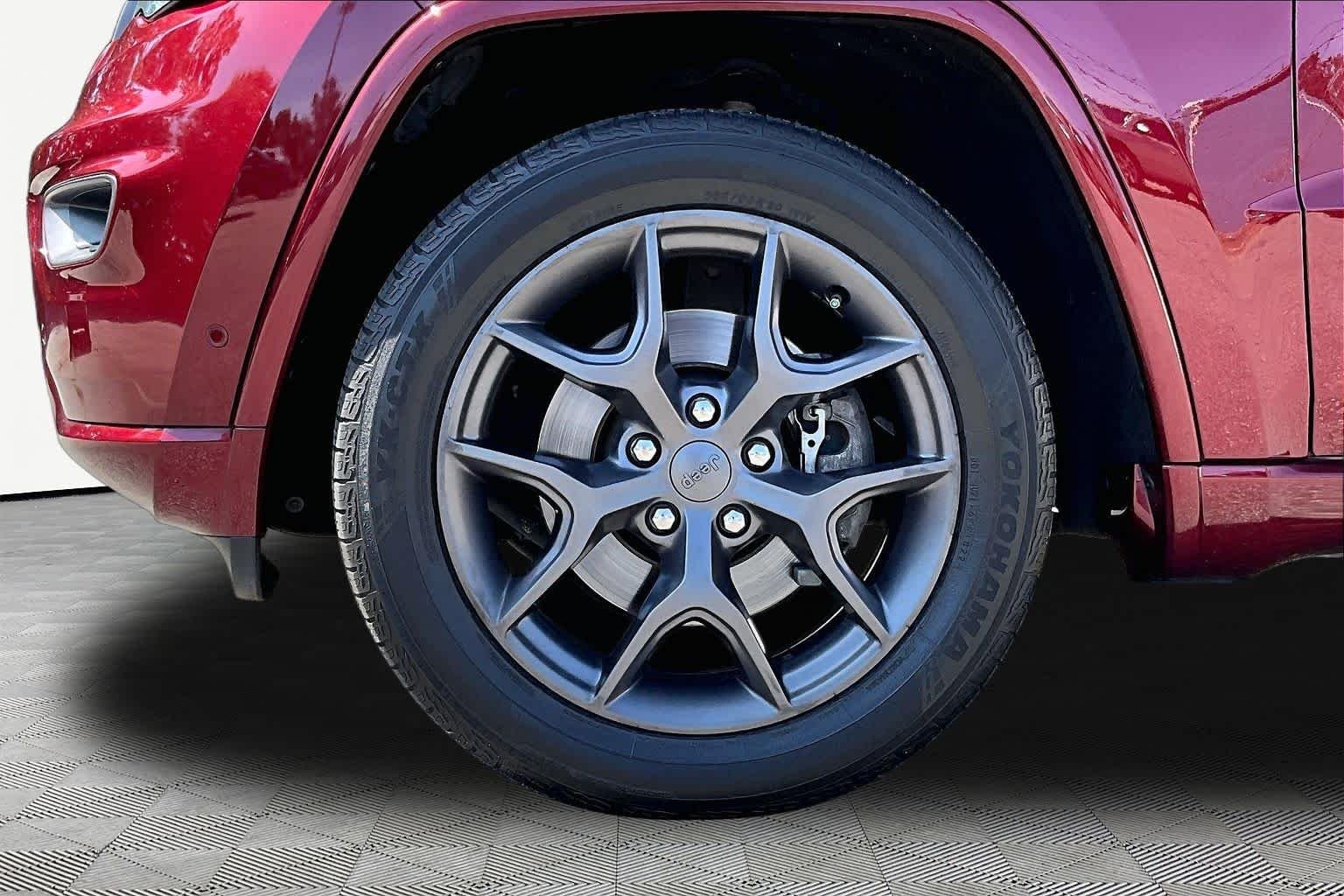 Used 2021 Velvet Red Pearlcoat Jeep 80th Anniversary image 11