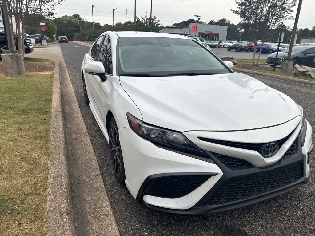 Used 2024  Toyota SE image 1