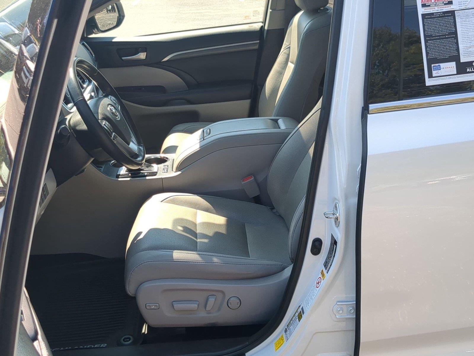 Certified Used 2019 Blizzard Pearl Toyota Limited Platinum image 12