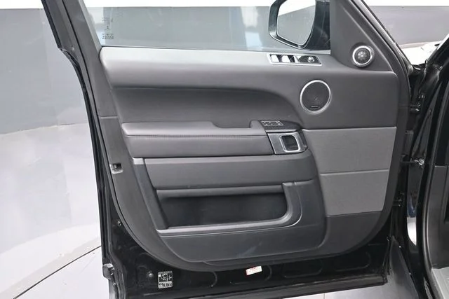 Used 2022 Black Land Rover HSE Silver Edition image 17