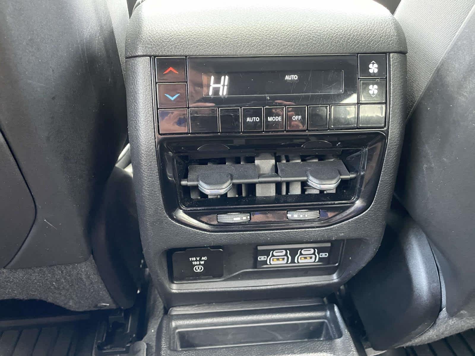 Used 2023 Whi/white Jeep Altitude image 22