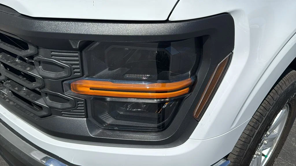 New 2026 Oxford White Ford XL image 4
