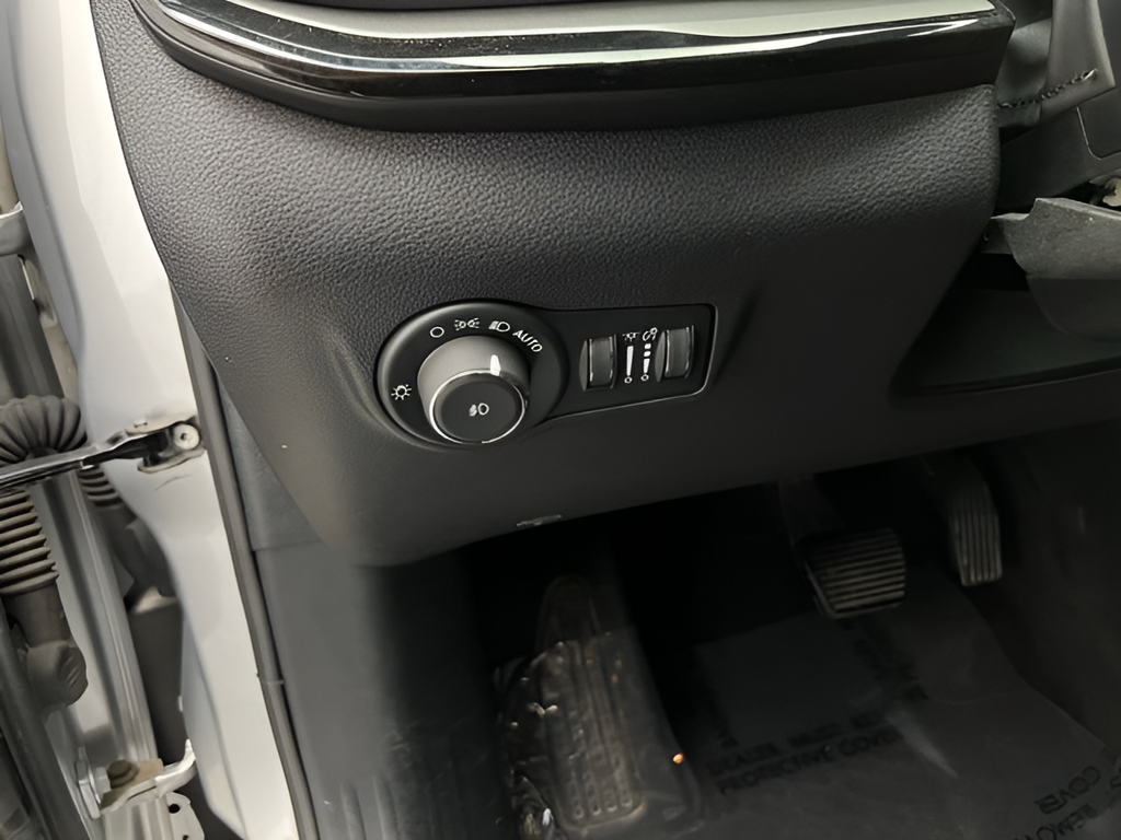 Used 2025 Silver Jeep Trailhawk image 22