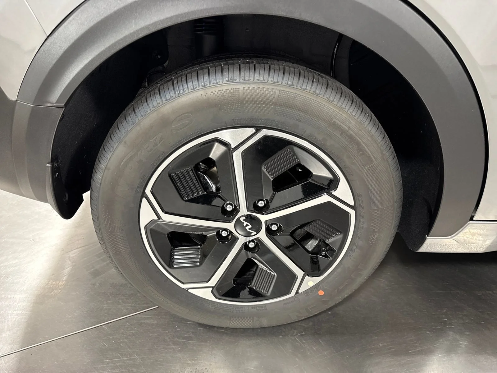 New 2026 Steel Gray Kia EX image 13