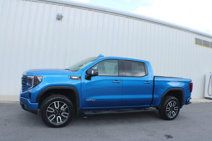 Used 2023 Dynamic Blue Metallic GMC AT4 image 4