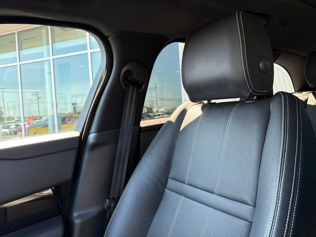 Used 2023 Blue Land Rover R-Dynamic S image 23