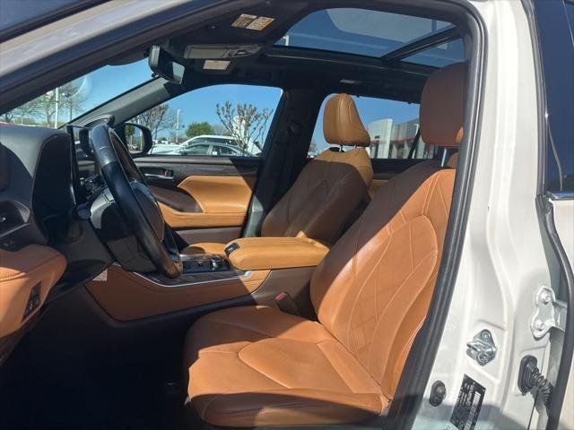 Certified Used 2021 BLIZZARD PEARL Toyota  image 5