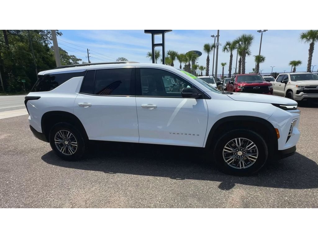Used 2025 Summit White Chevrolet LT image 9