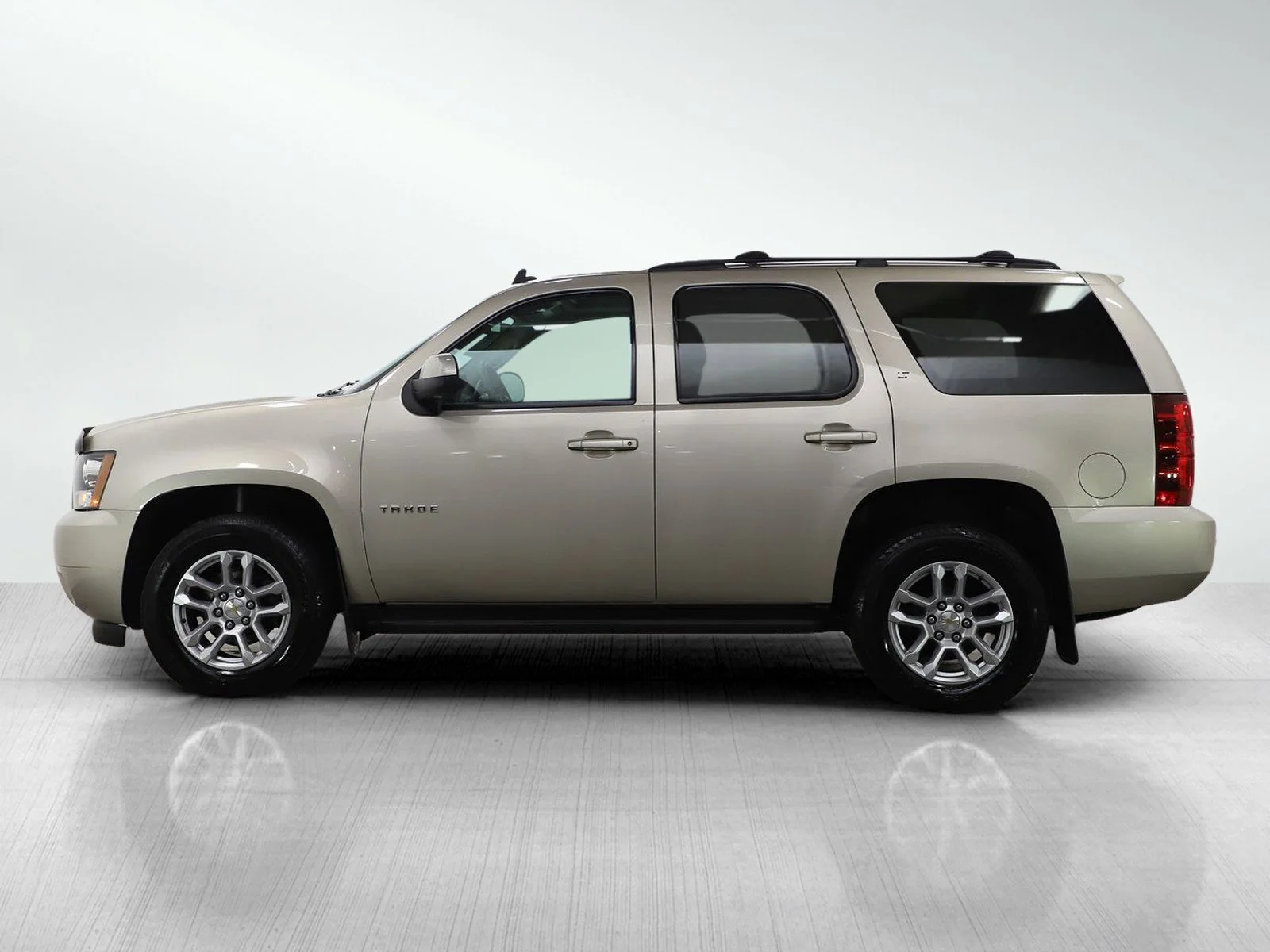 Used 2013 Chevrolet Tahoe LT with VIN 1GNSKBE05DR198283 for sale in White Bear Lake, Minnesota