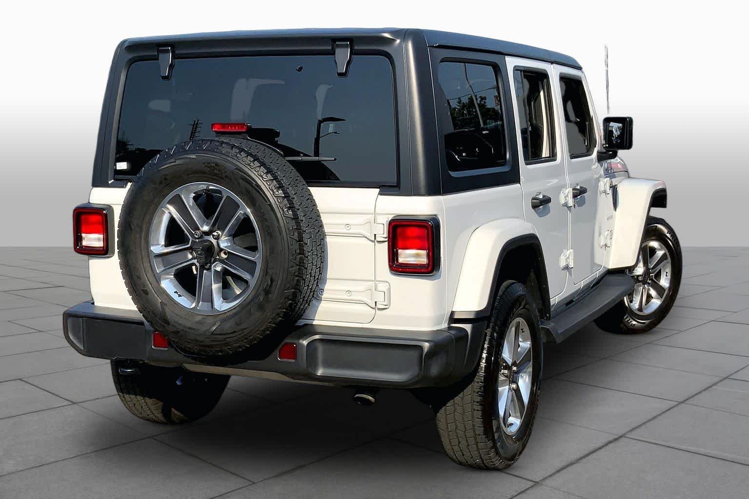 Used 2021 Bright White Clearcoat Jeep Unlimited Sahara image 12